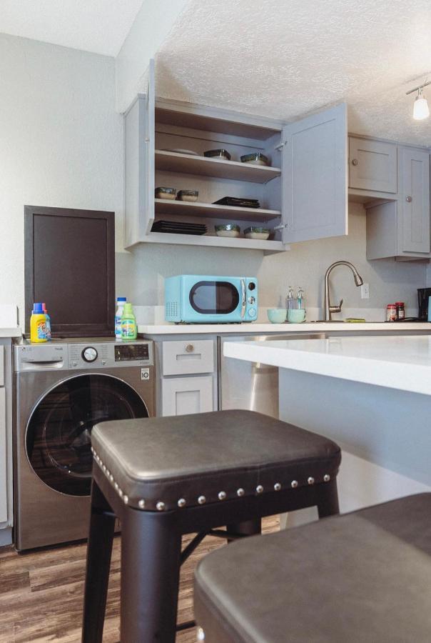 Premium Styled 2 Bedroom Apt In The Heart Of The Heights 휴스턴 외부 사진